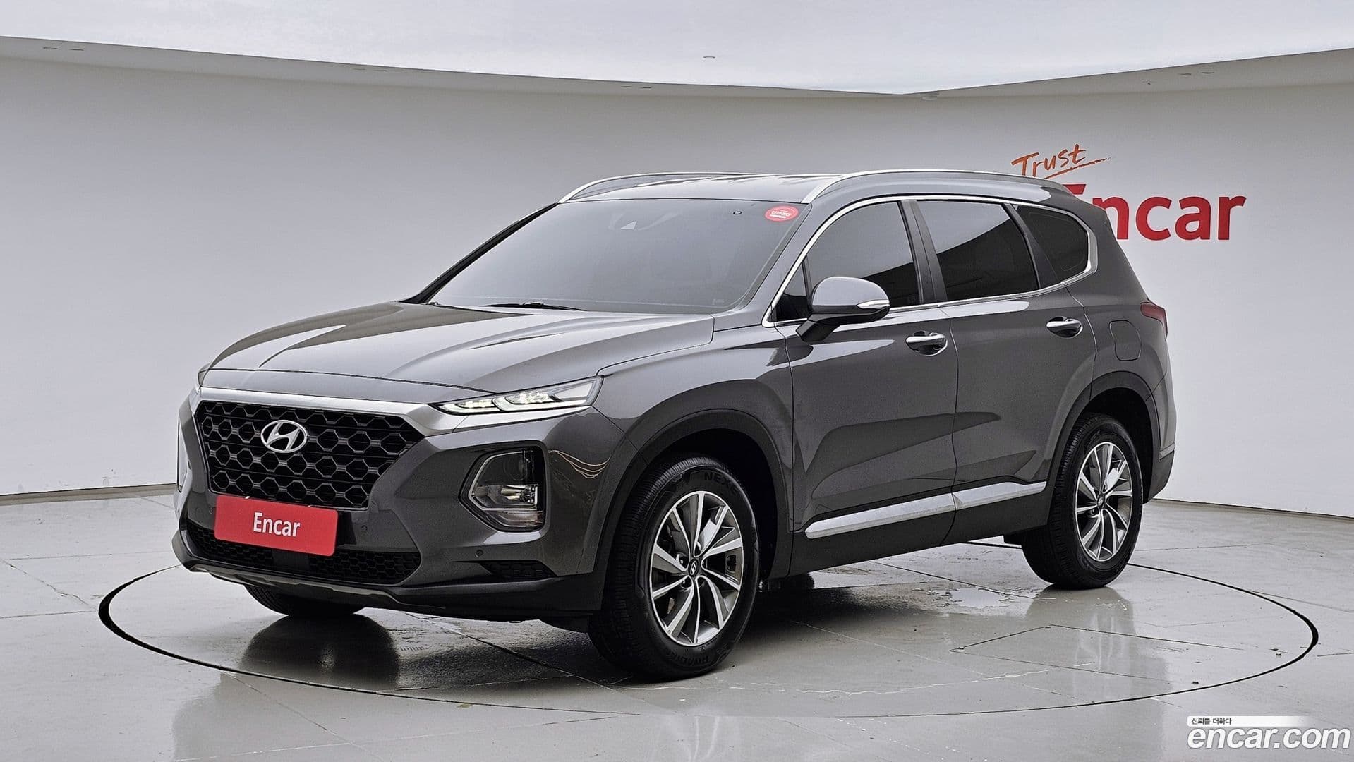 Main__Slider__Photo:Santafe Hyundai 2020.3-0