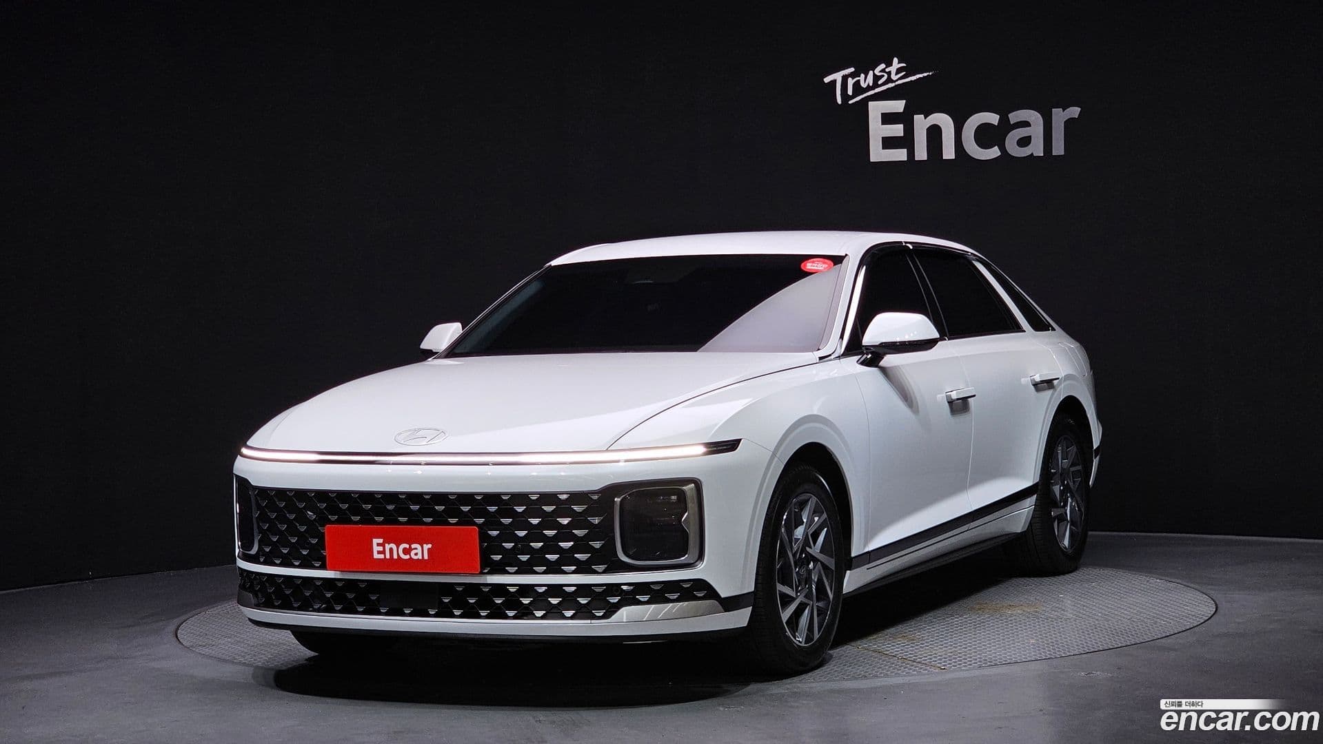 Main__Slider__Photo:Grandeur Hyundai 2025.10-0