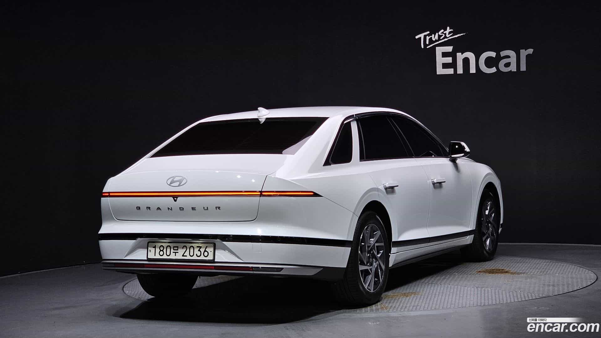 Grandeur Hyundai 2025.10-OUTER-002