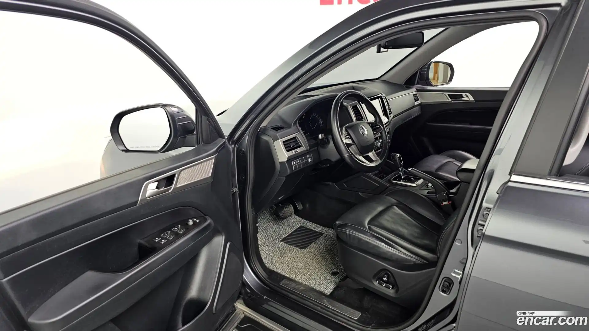 Rexton KG Mobility 2018.10-INNER-010
