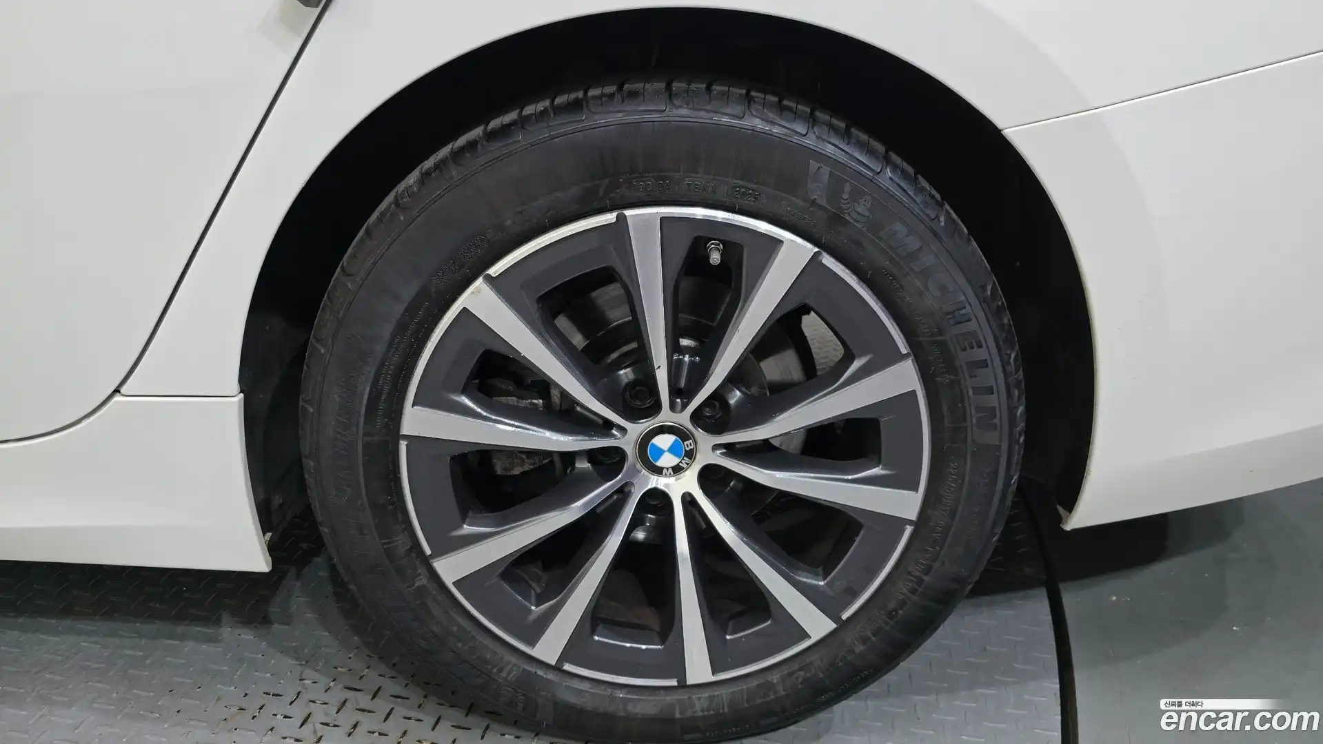 3-Series BMW 2024.1-OUTER-031