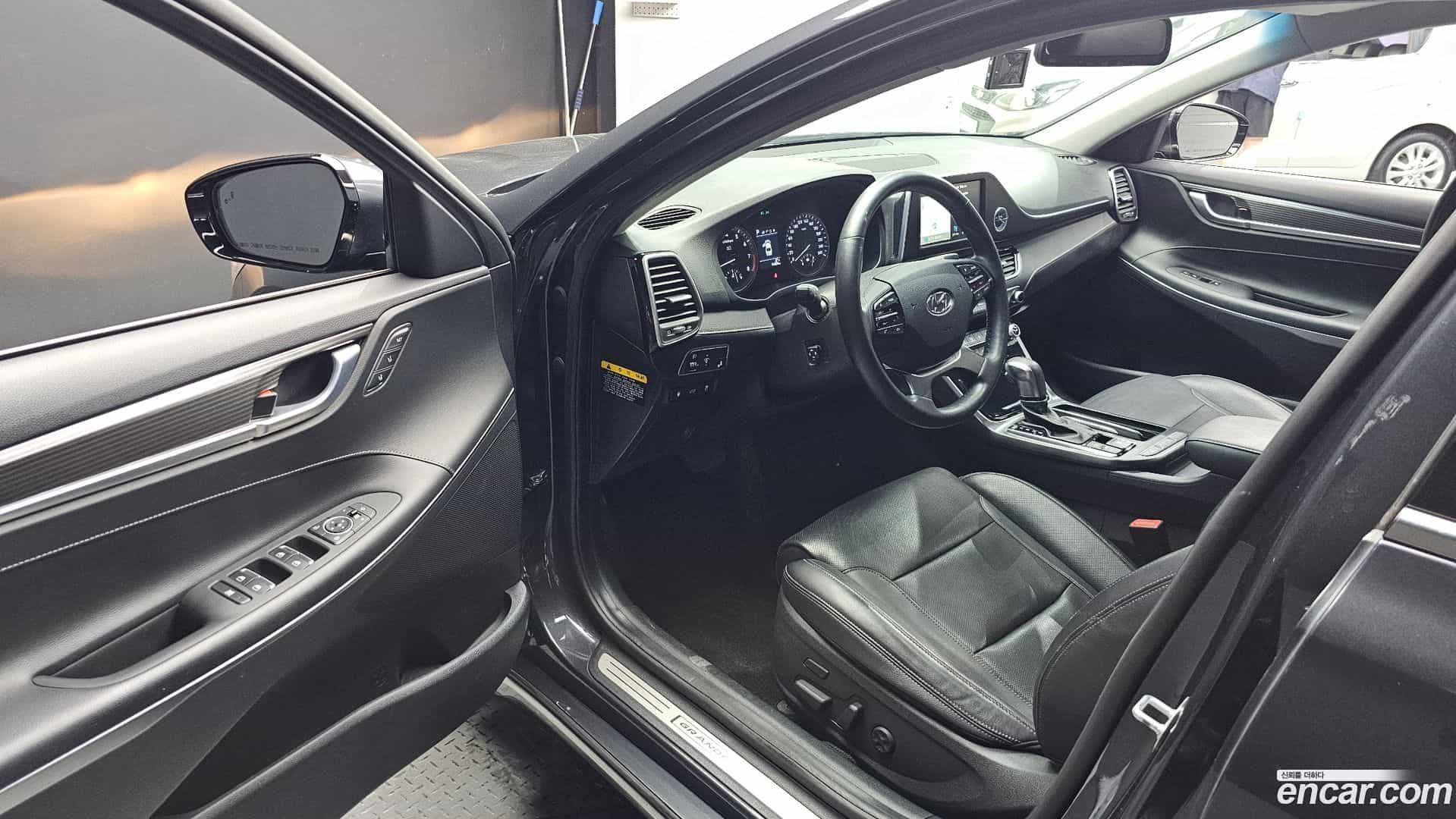 Grandeur Hyundai 2016.11-INNER-010