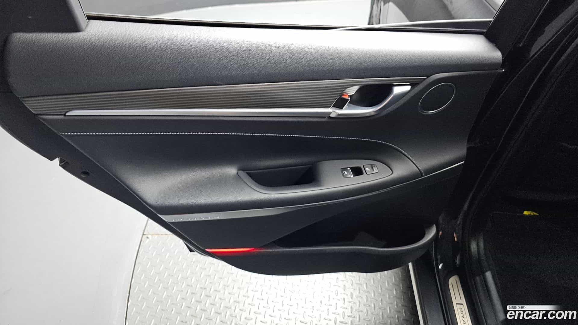 Grandeur Hyundai 2016.11-INNER-035
