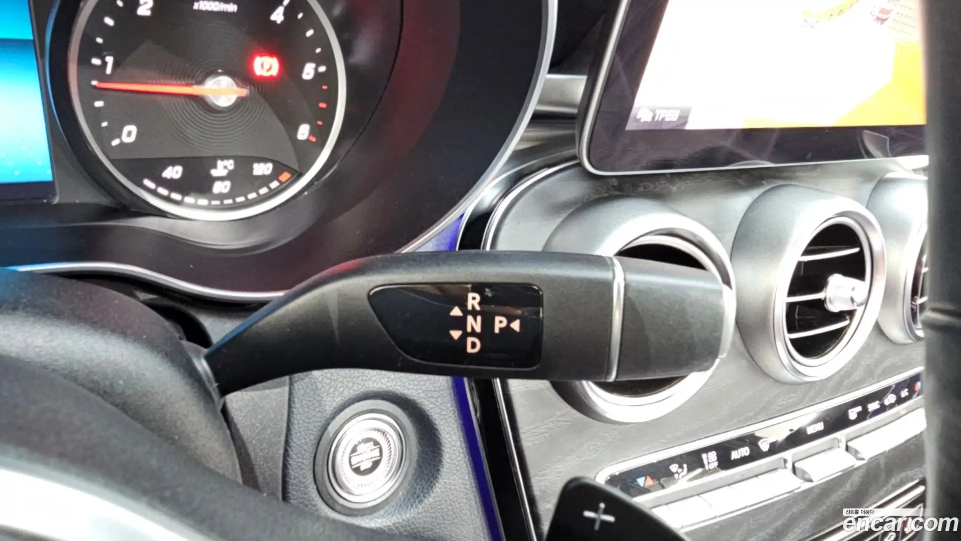 C-Class Mercedes-Benz 2019.0-INNER-009