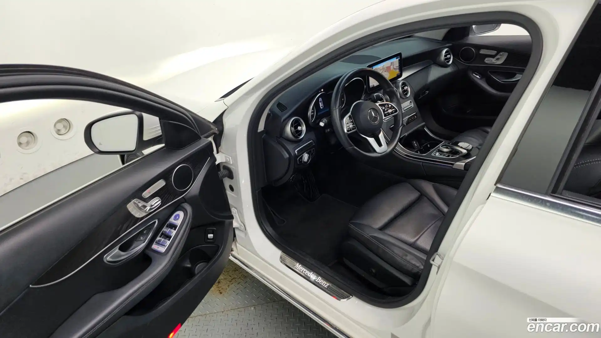 C-Class Mercedes-Benz 2019.0-INNER-010