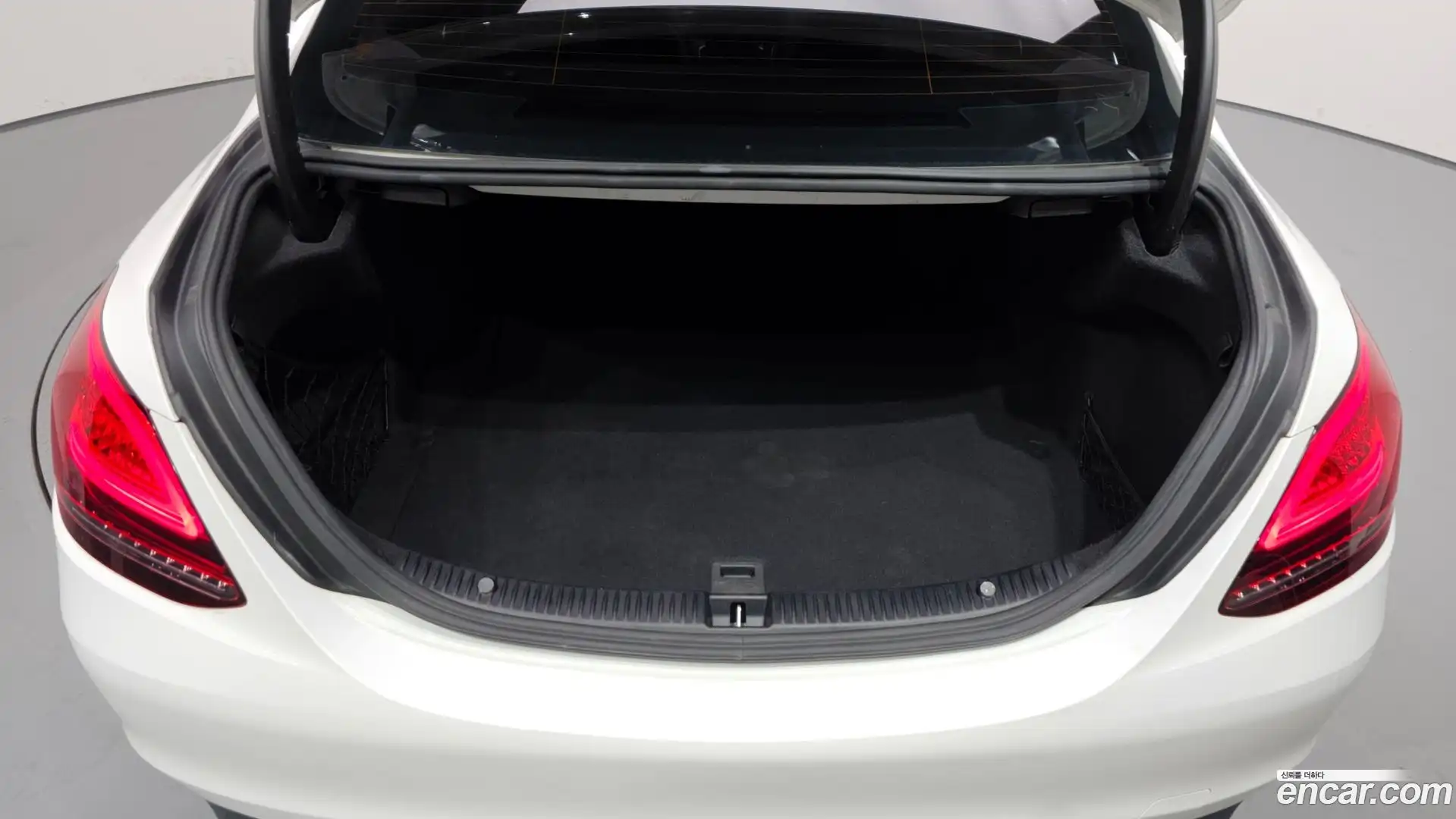 C-Class Mercedes-Benz 2019.0-OPTION-020
