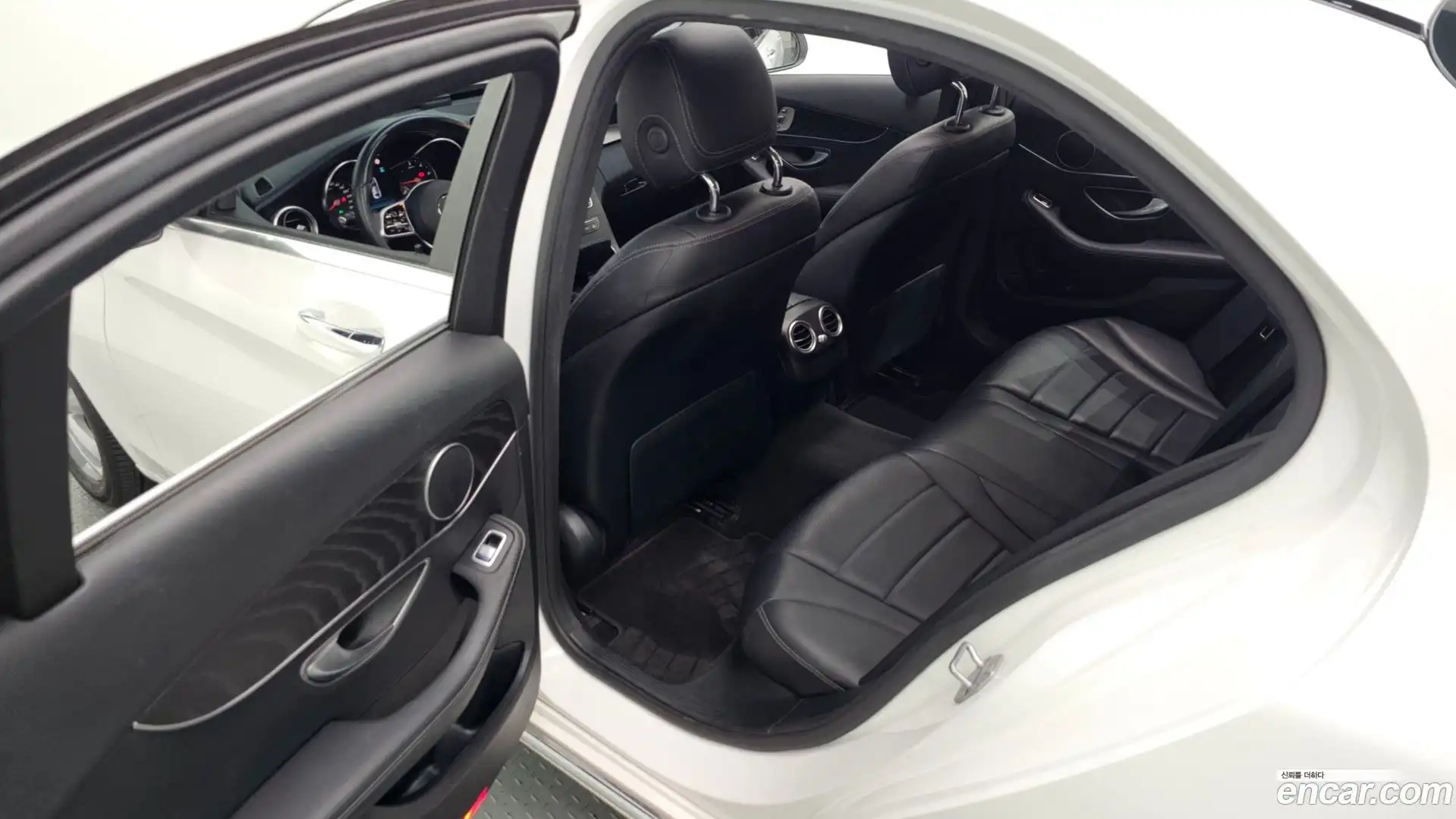 C-Class Mercedes-Benz 2019.0-OPTION-022