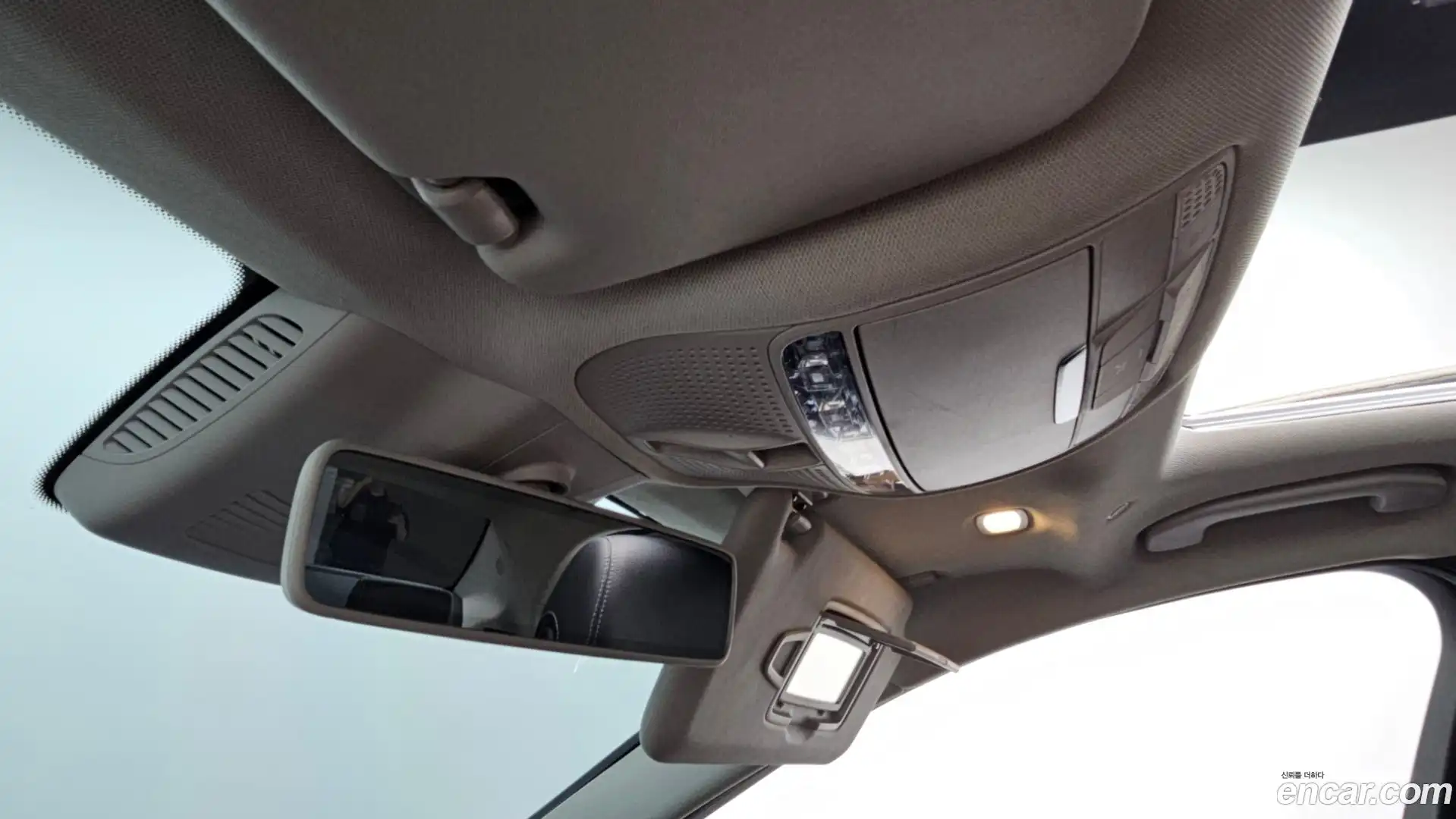C-Class Mercedes-Benz 2019.0-OPTION-024