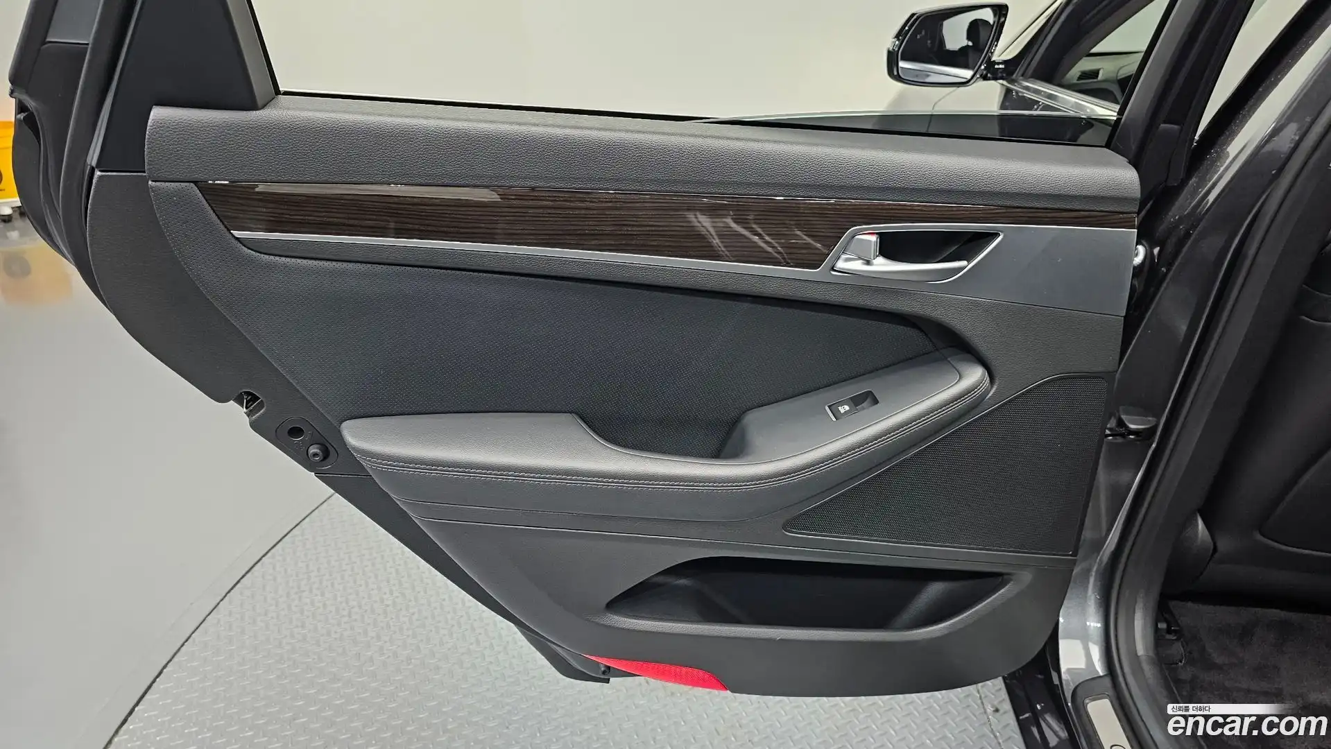 G80 Genesis 2017.8-INNER-035