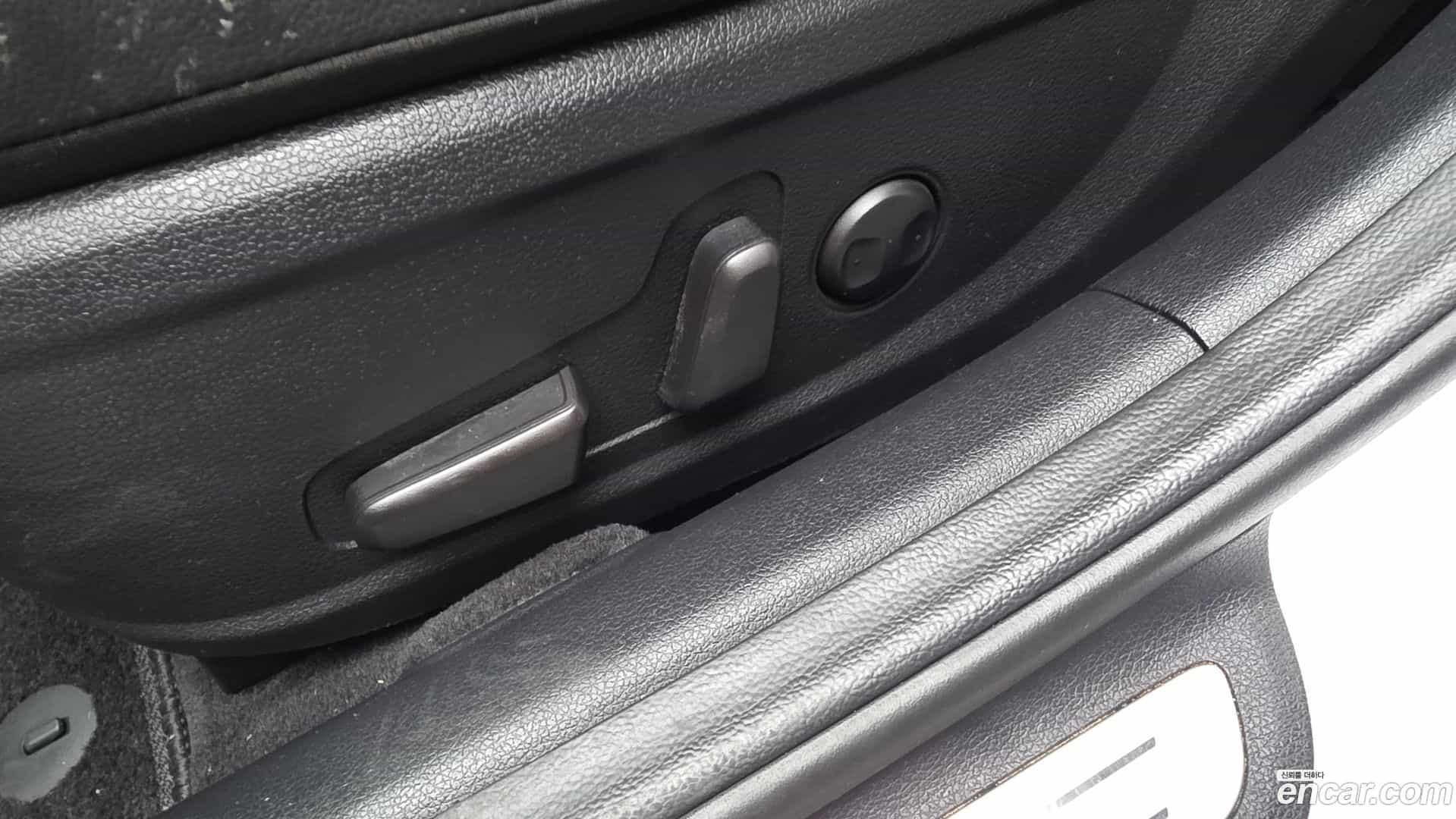 Grandeur Hyundai 2018.4-OPTION-024