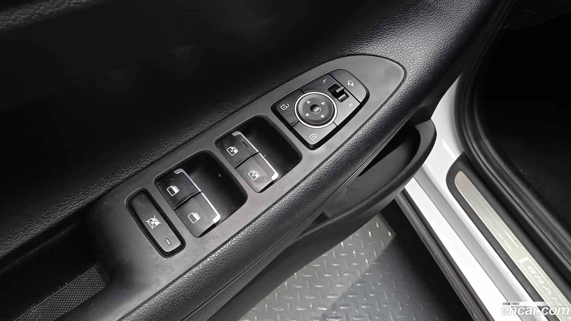 Grandeur Hyundai 2018.4-OPTION-043