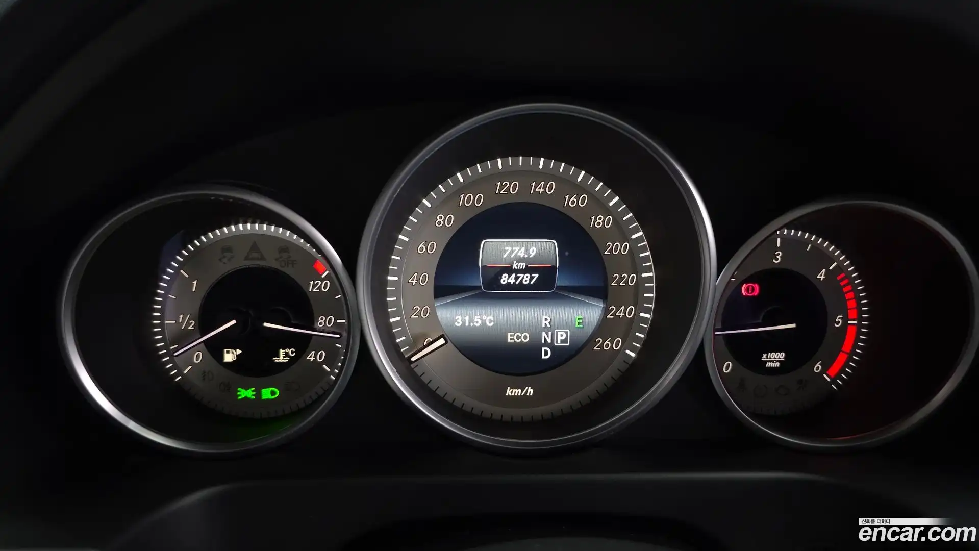 E-Class Mercedes-Benz 2016.2-INNER-008