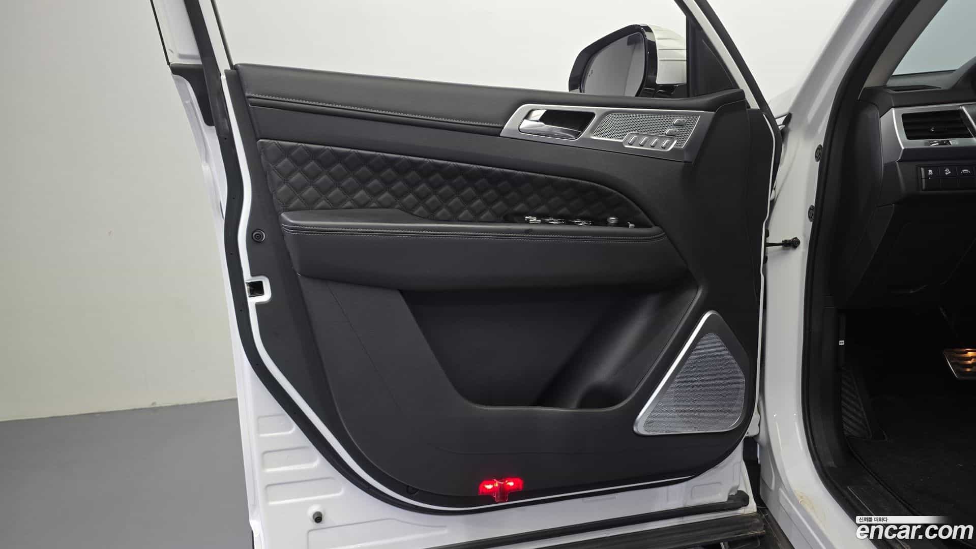 Rexton KG Mobility 2021.2-INNER-034