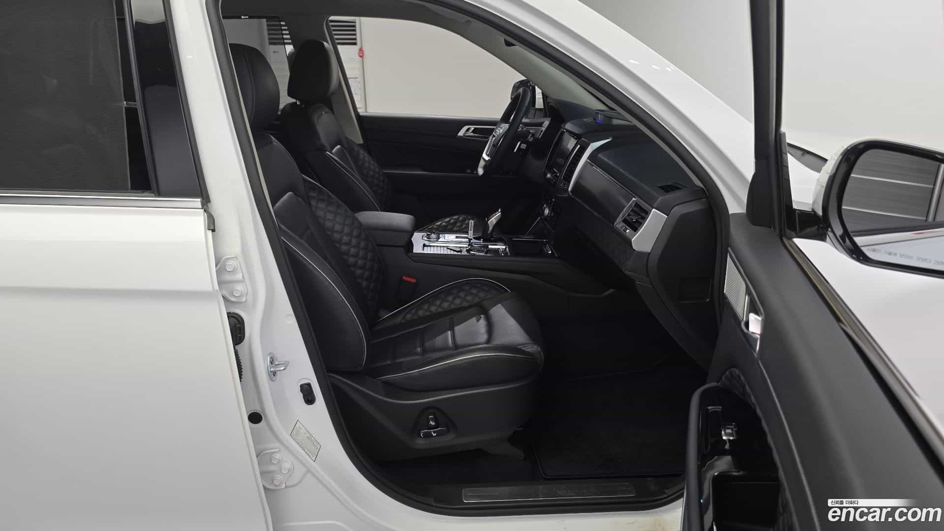 Rexton KG Mobility 2021.2-INNER-036