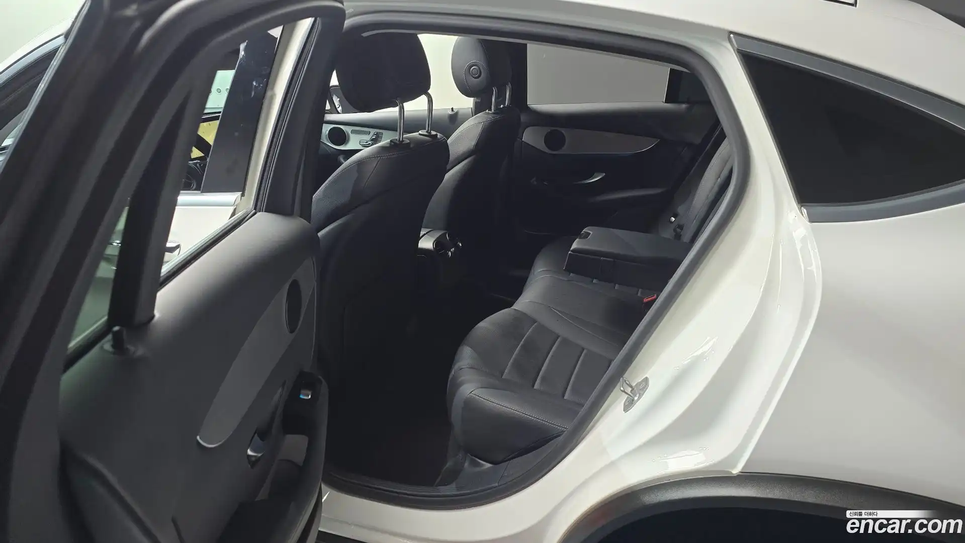 GLC-Class Mercedes-Benz 2018.0-OPTION-015