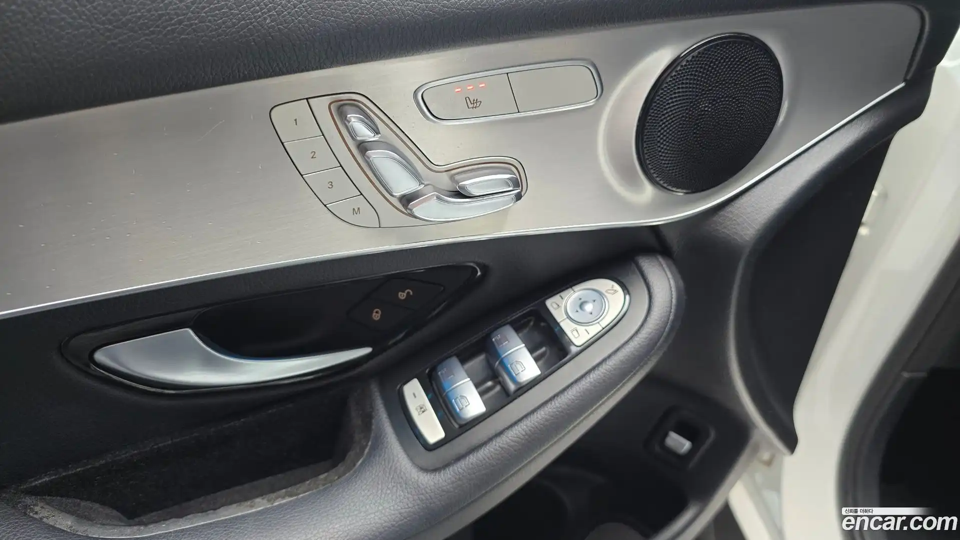 GLC-Class Mercedes-Benz 2018.0-OPTION-017