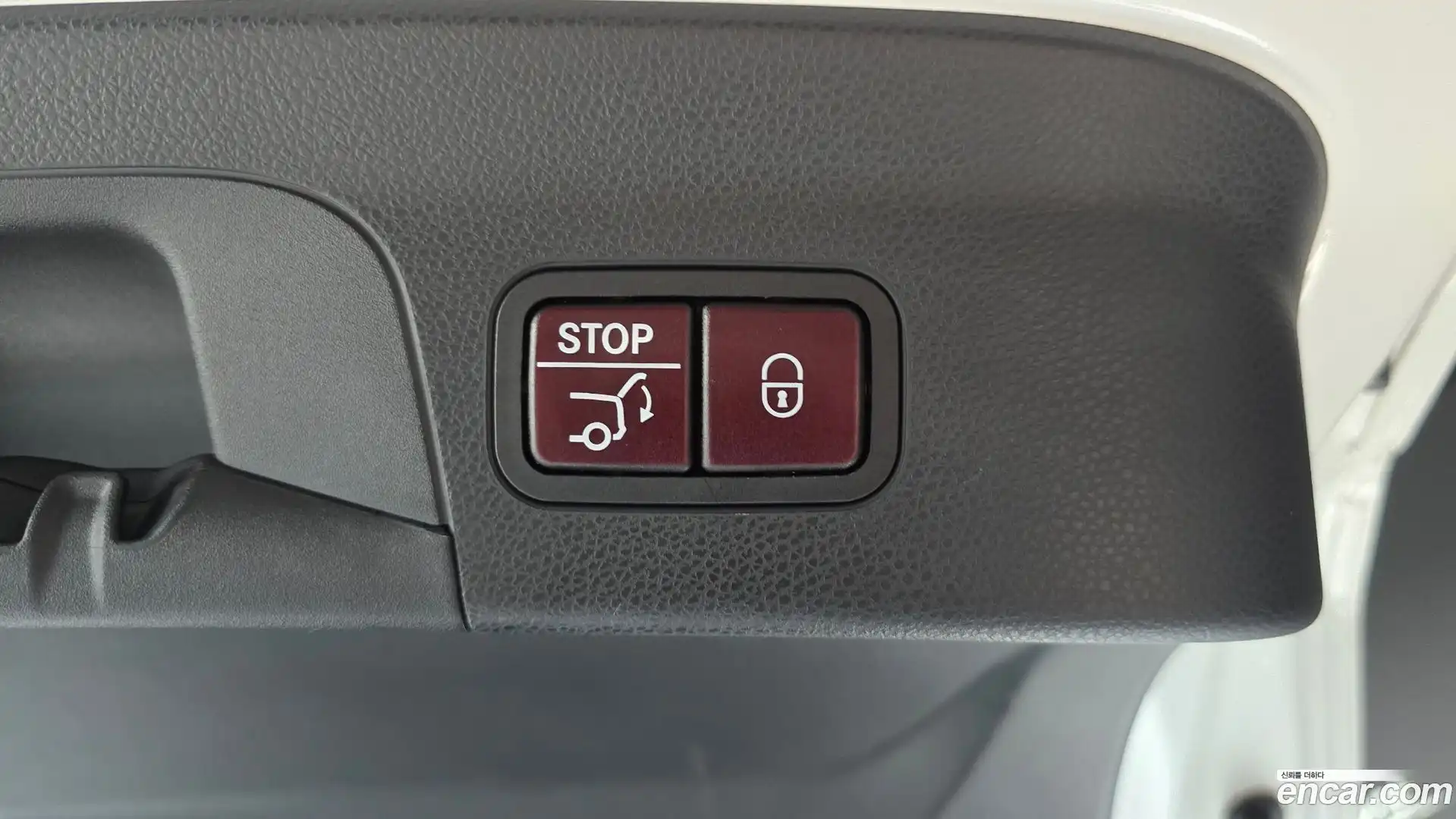 GLC-Class Mercedes-Benz 2018.0-OPTION-024
