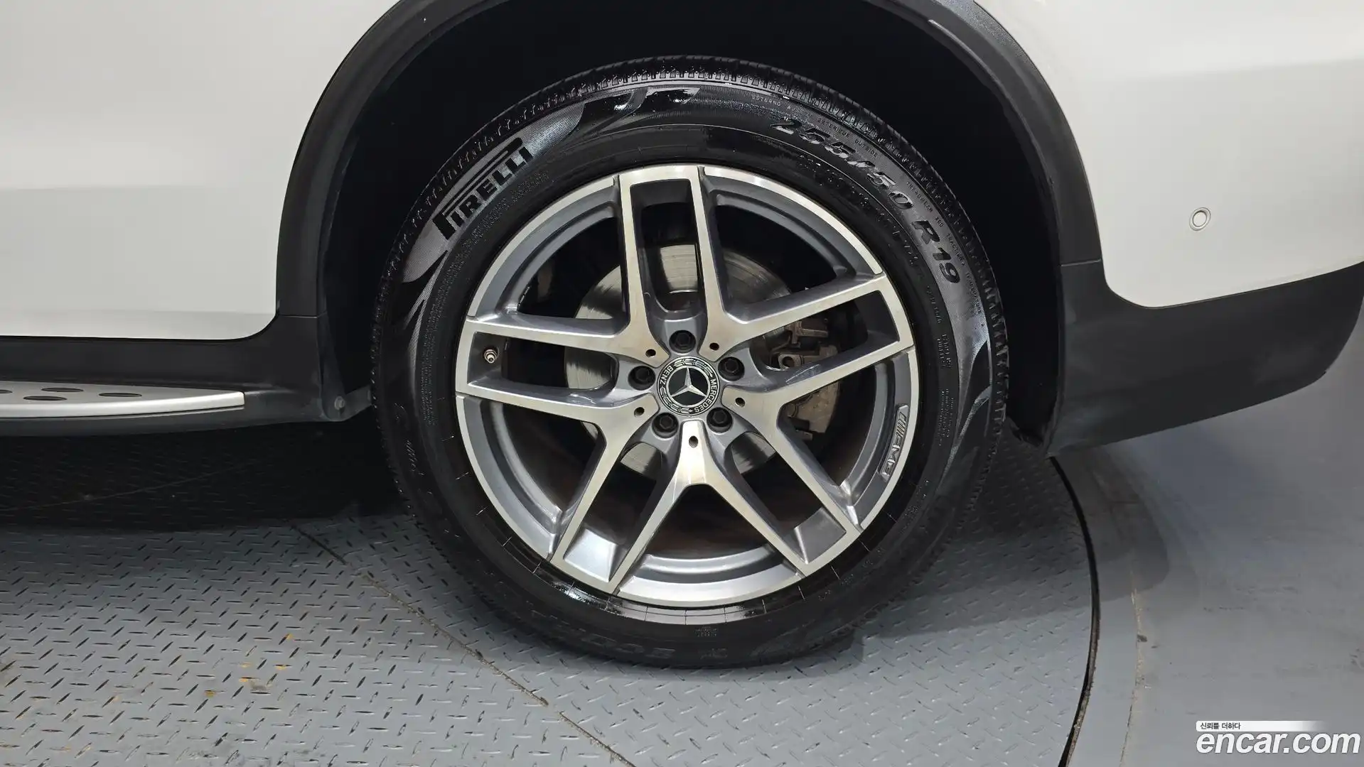 GLC-Class Mercedes-Benz 2018.0-OUTER-031