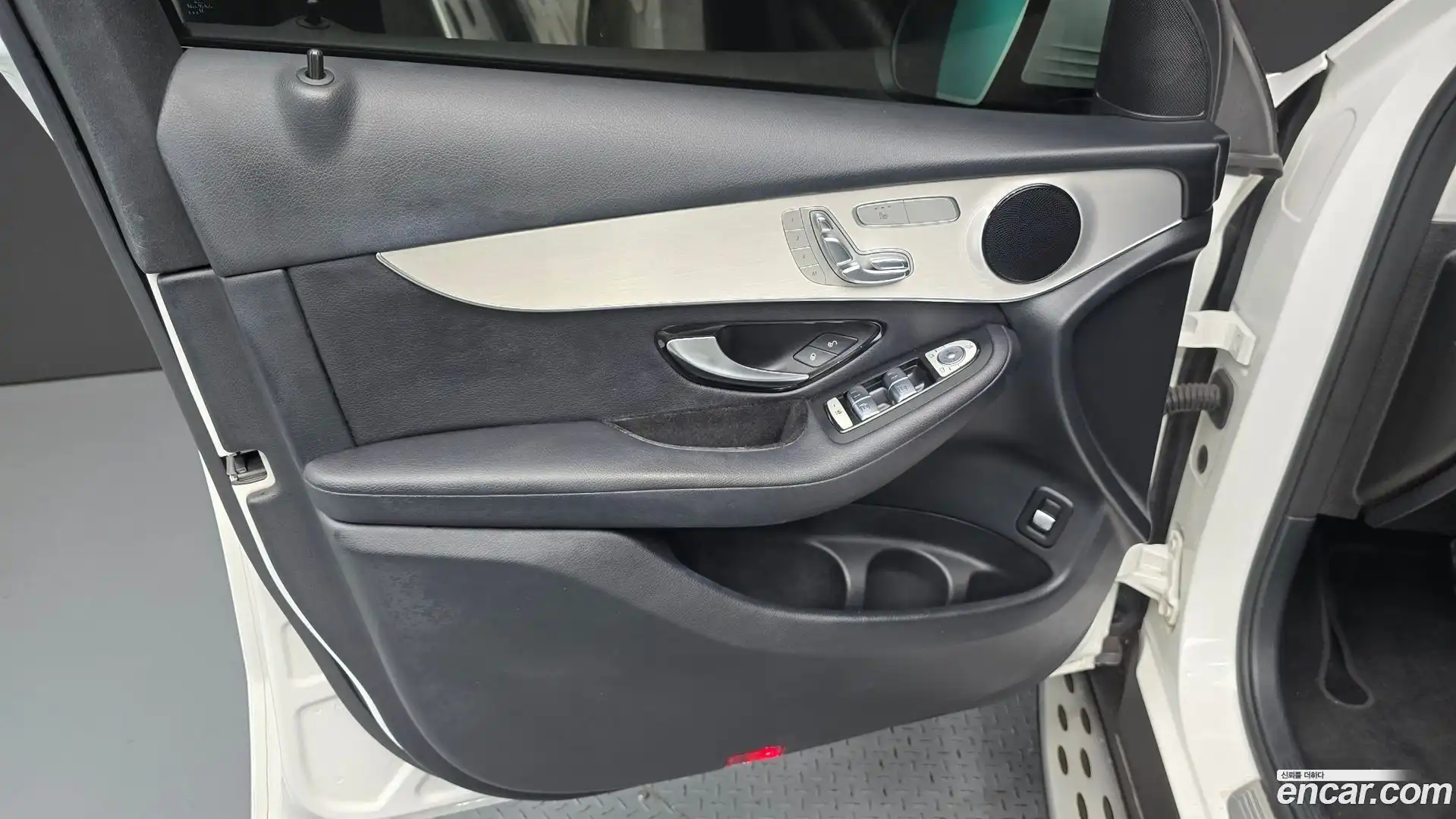 GLC-Class Mercedes-Benz 2018.0-INNER-034