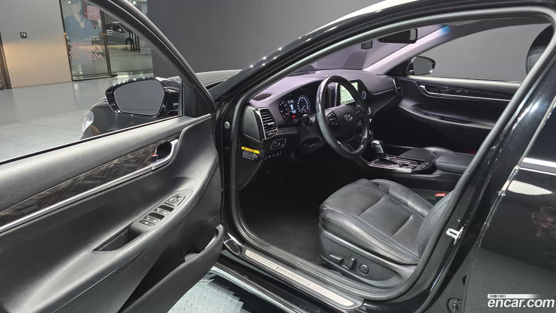 Grandeur Hyundai 2017.2-INNER-010