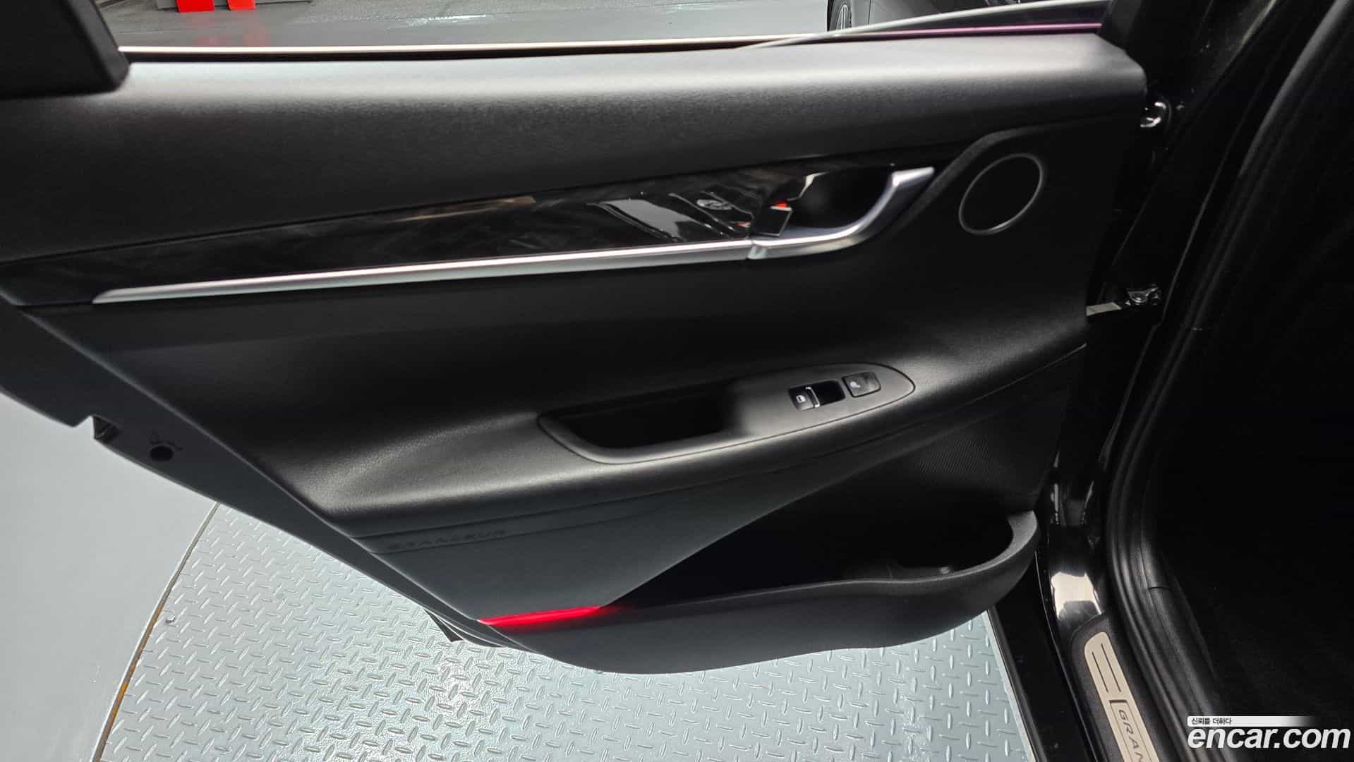 Grandeur Hyundai 2017.2-INNER-035