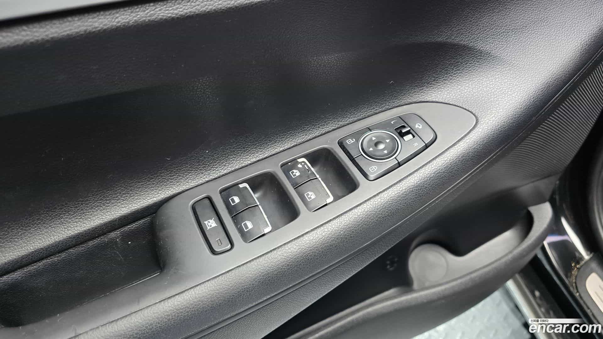 Grandeur Hyundai 2017.2-OPTION-043