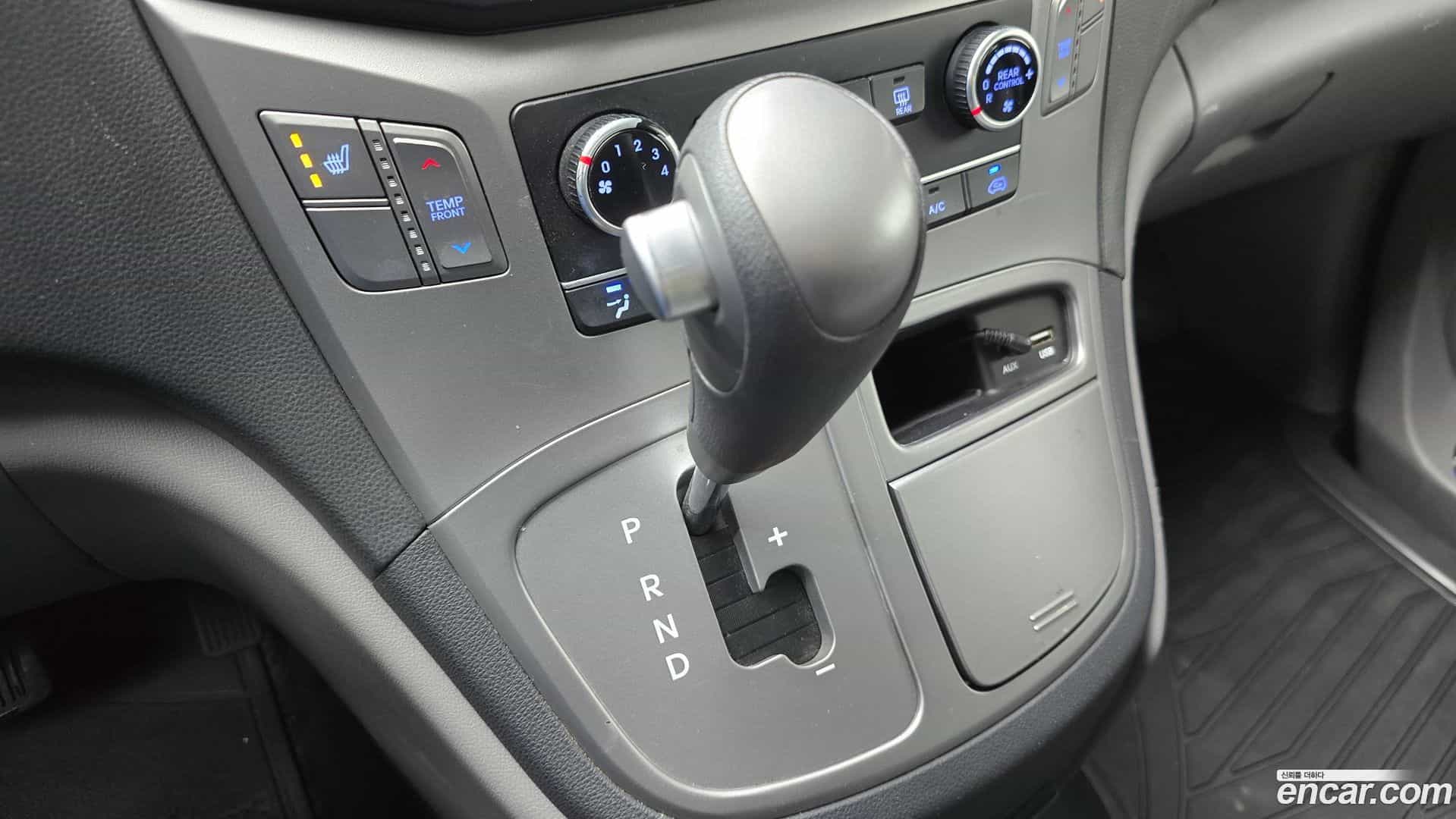 Starex Hyundai 2016.6-INNER-009
