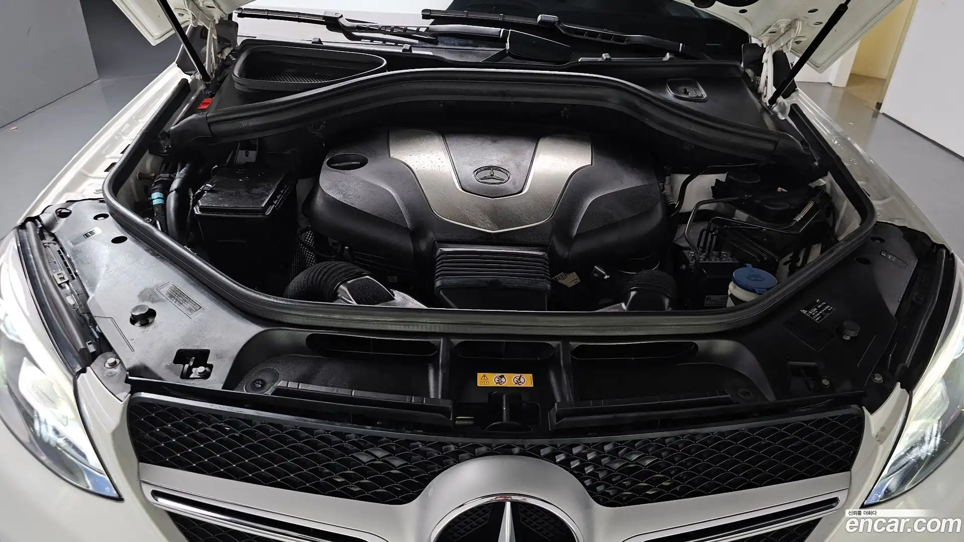 GLE-Class Mercedes-Benz 2016.10-OUTER-006