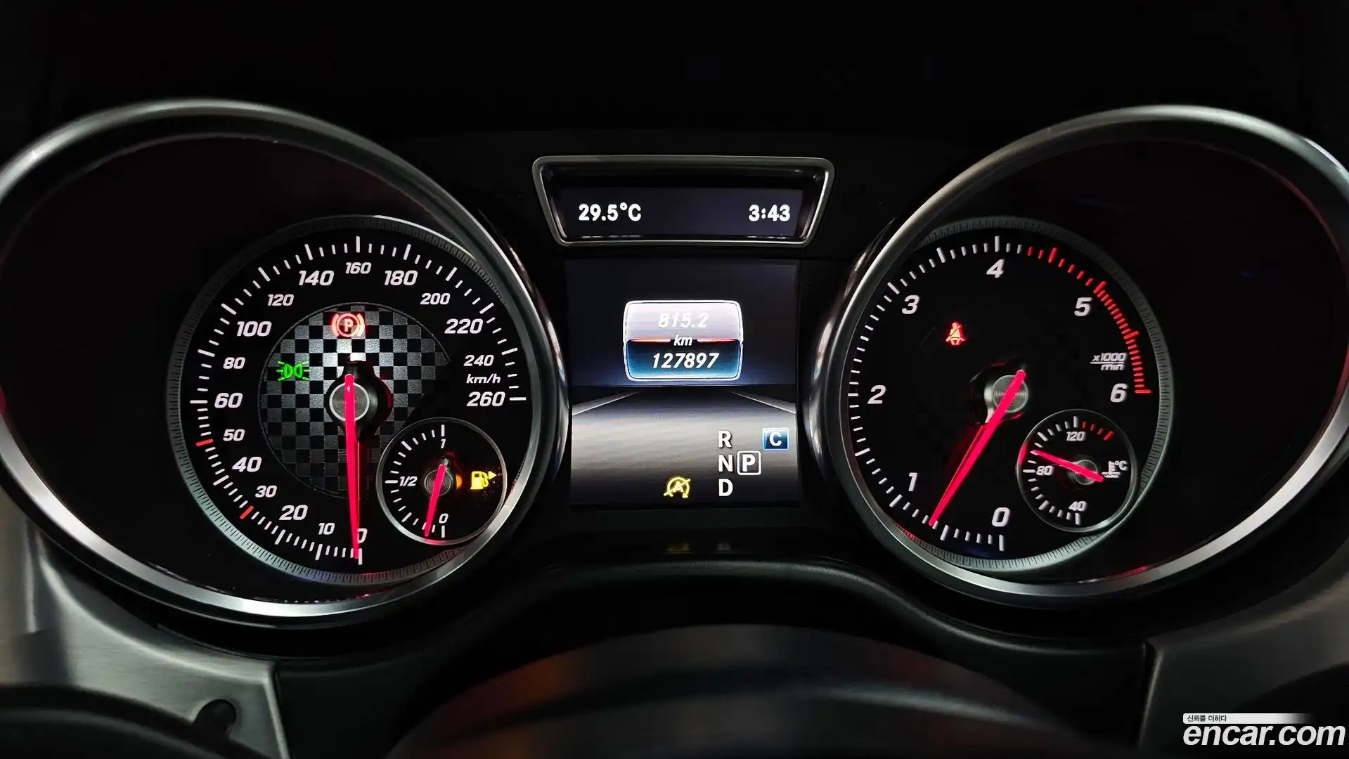 GLE-Class Mercedes-Benz 2016.10-INNER-008
