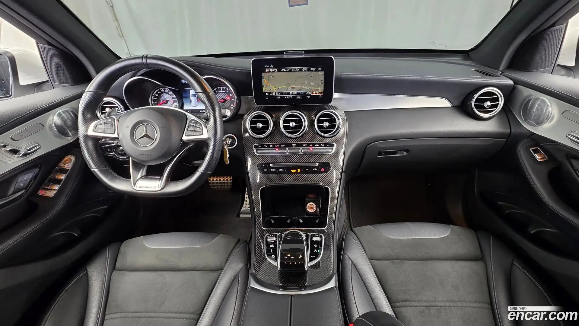 GLC-Class Mercedes-Benz 2019.11-INNER-007