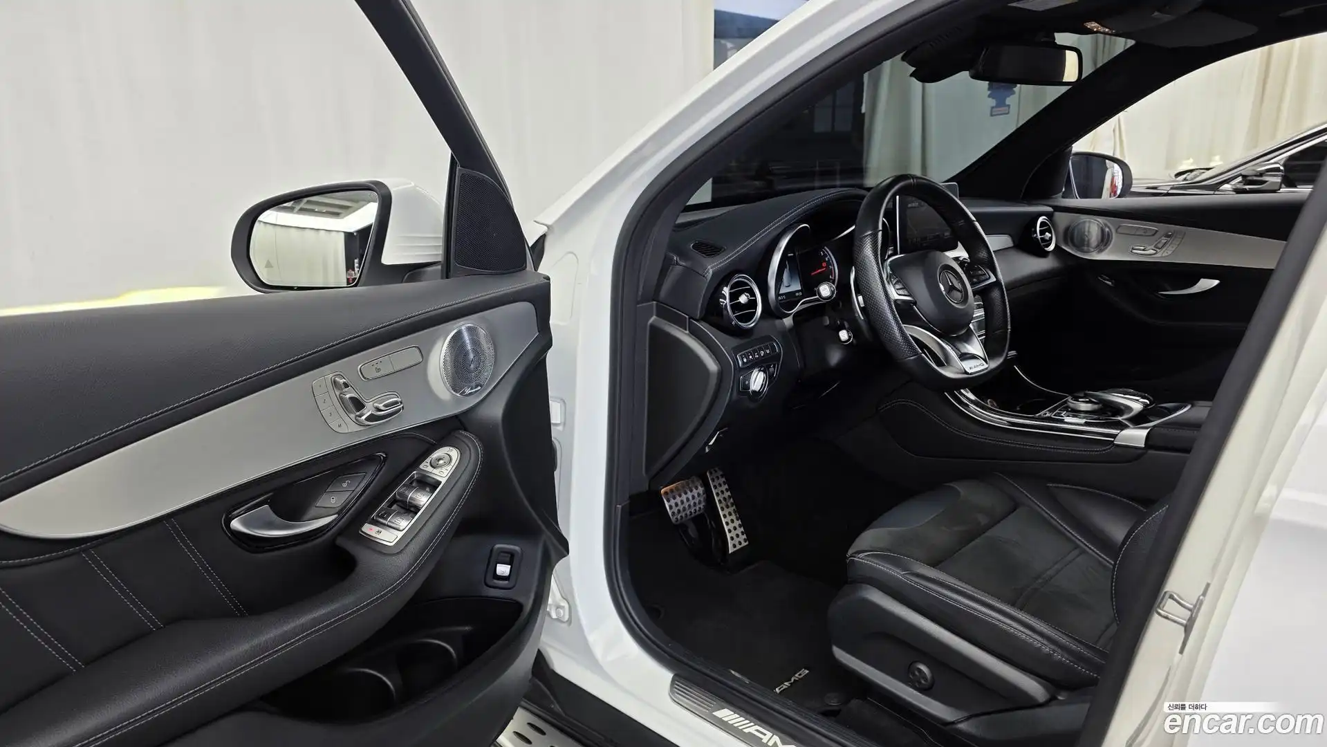 GLC-Class Mercedes-Benz 2019.11-INNER-010