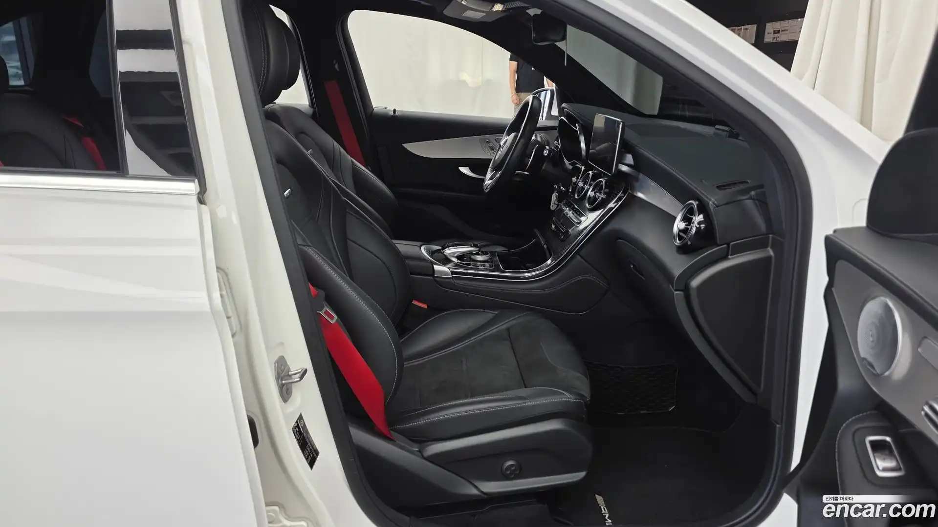 GLC-Class Mercedes-Benz 2019.11-OPTION-015