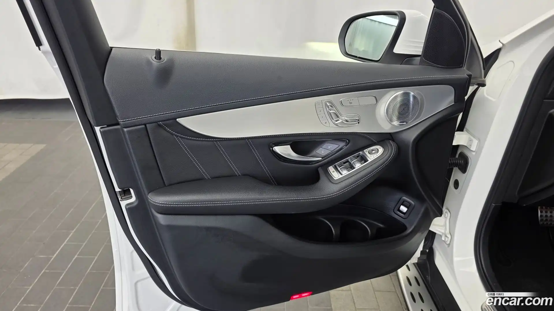 GLC-Class Mercedes-Benz 2019.11-INNER-034