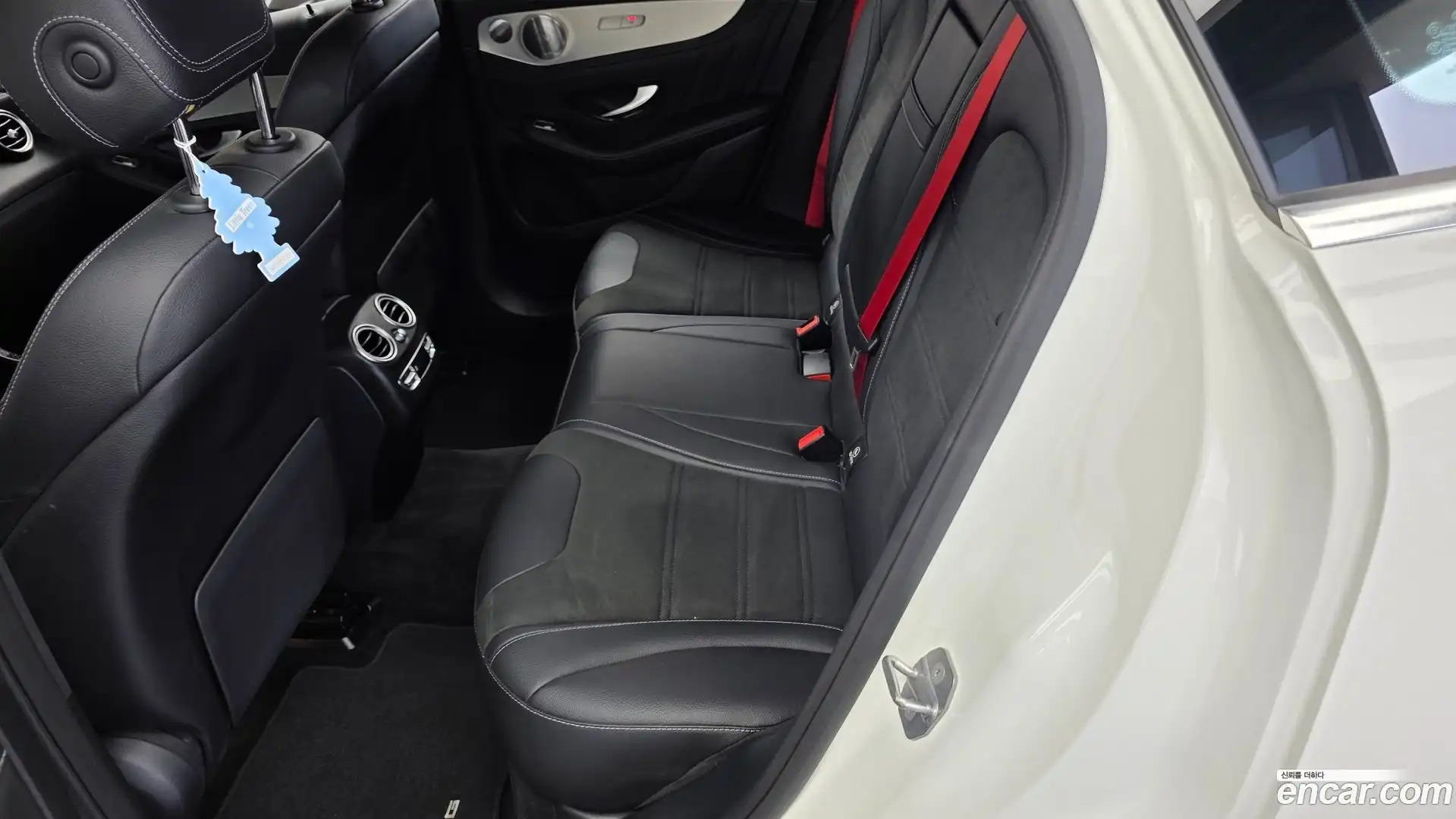 GLC-Class Mercedes-Benz 2019.11-INNER-036