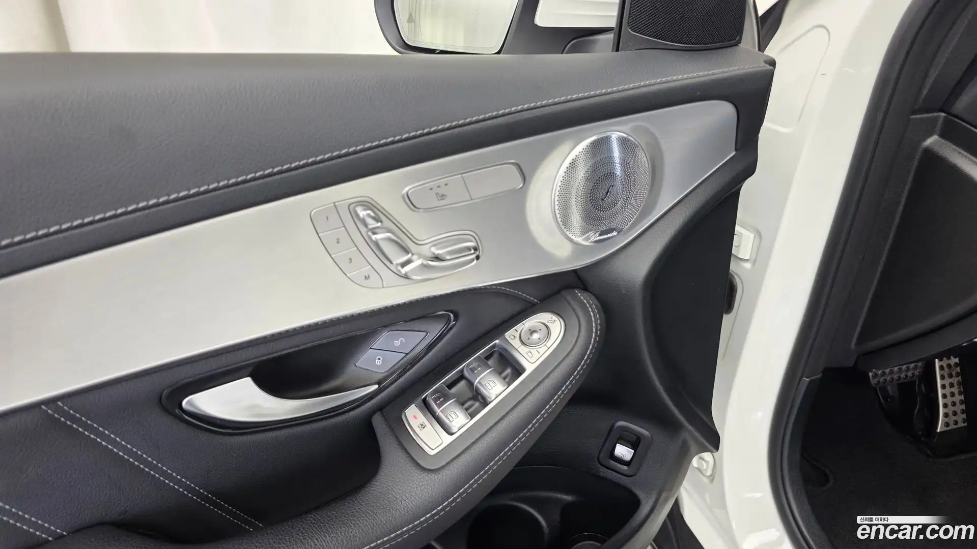 GLC-Class Mercedes-Benz 2019.11-OPTION-041