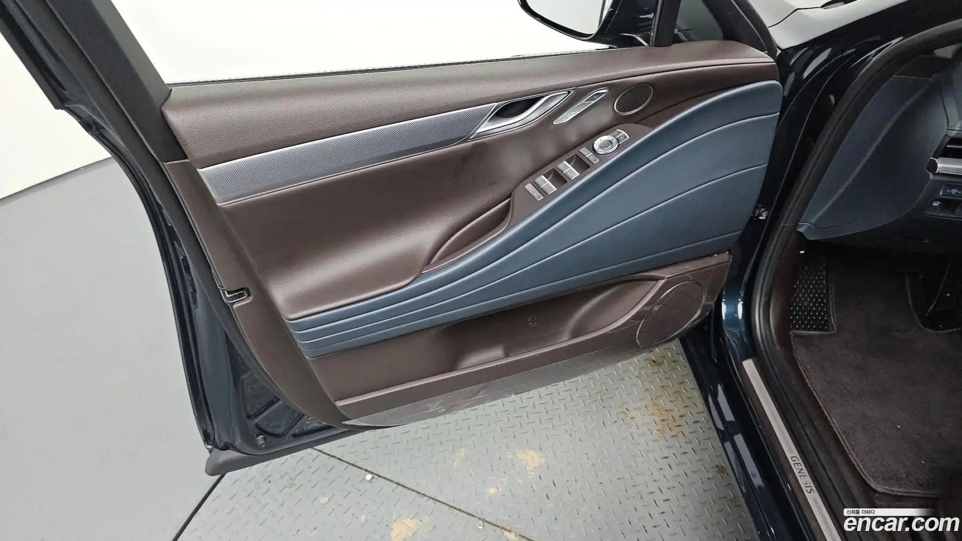 G80 Genesis 2023.1-INNER-034