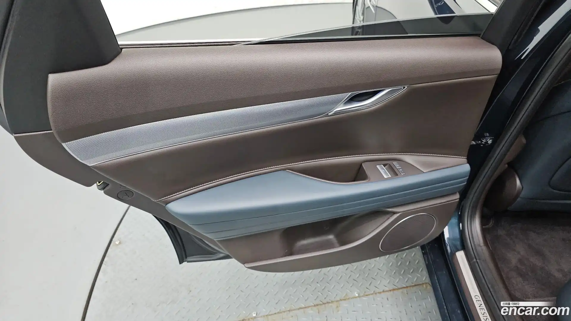 G80 Genesis 2023.1-INNER-035