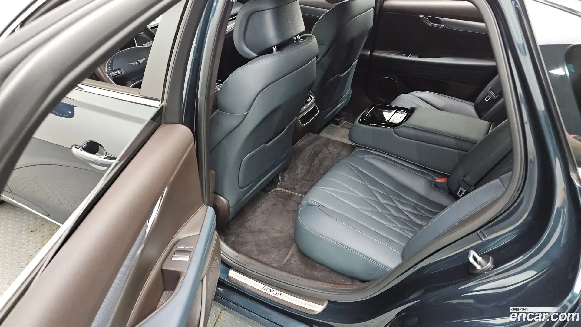 G80 Genesis 2023.1-INNER-036