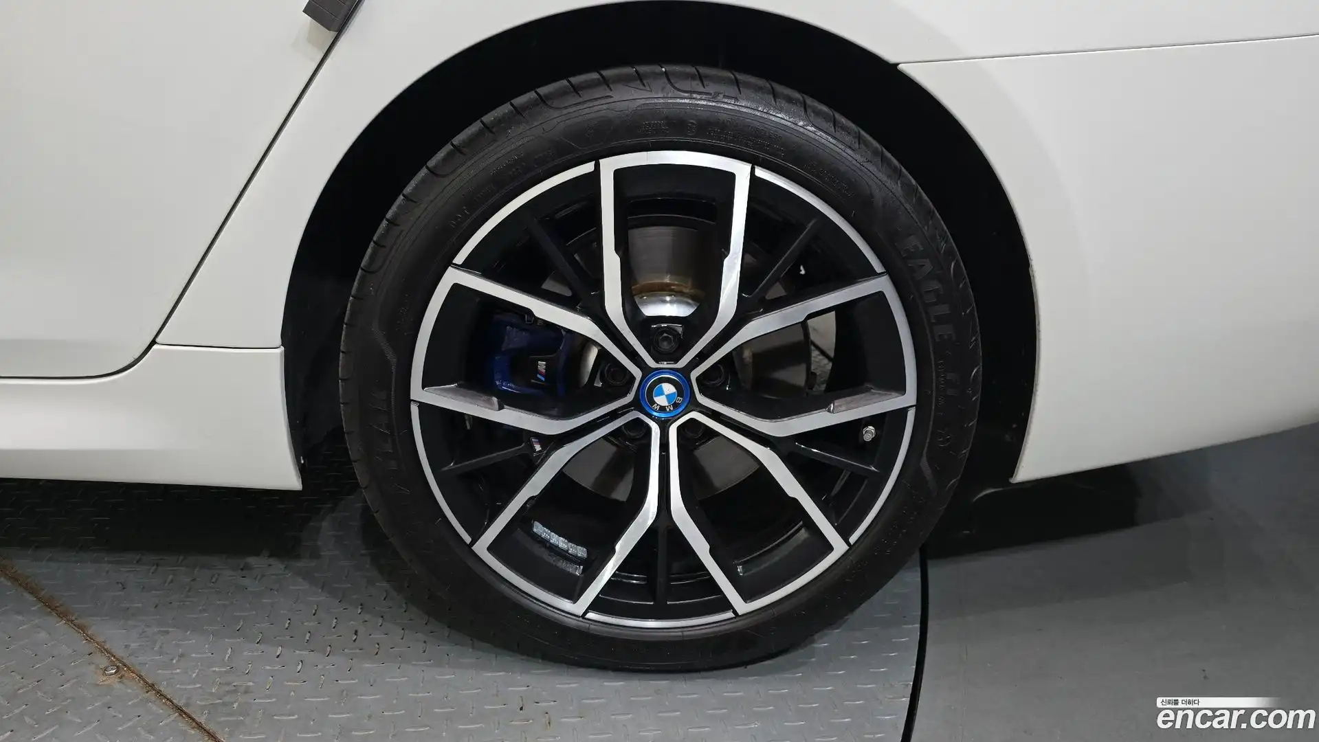 5-Series BMW 2023.7-OUTER-031