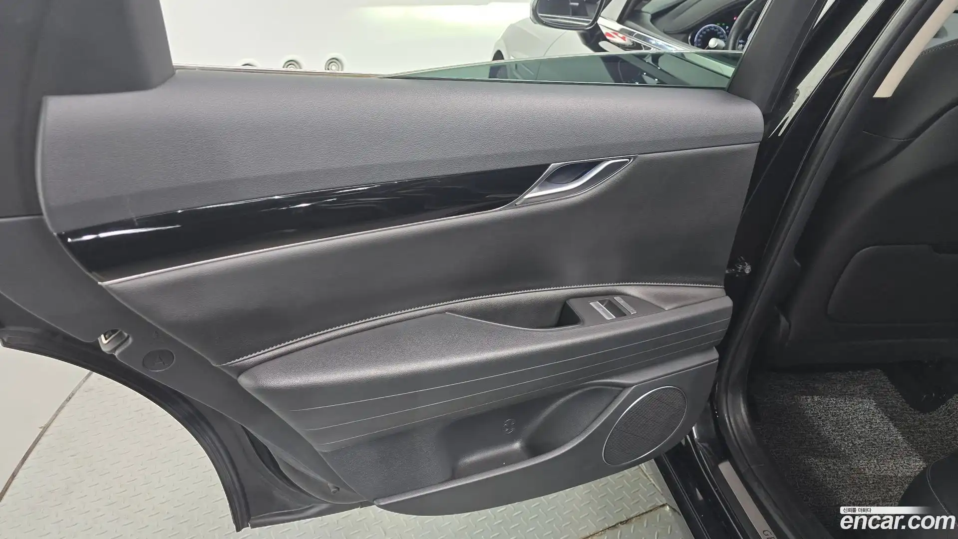 G80 Genesis 2021.2-INNER-035