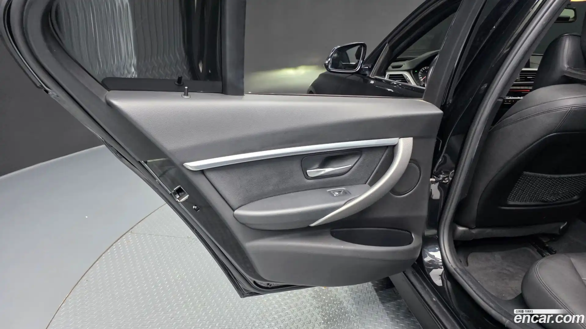 3-Series BMW 2018.11-INNER-035