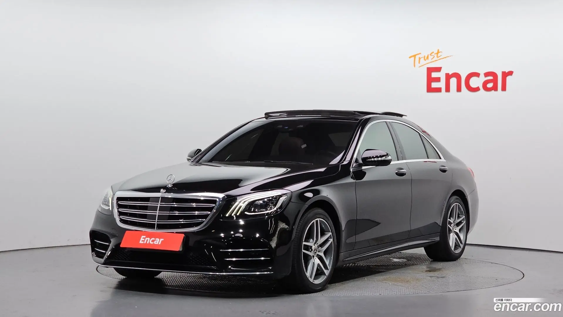 Main__Slider__Photo:S-Class Mercedes-Benz 2020.8-0
