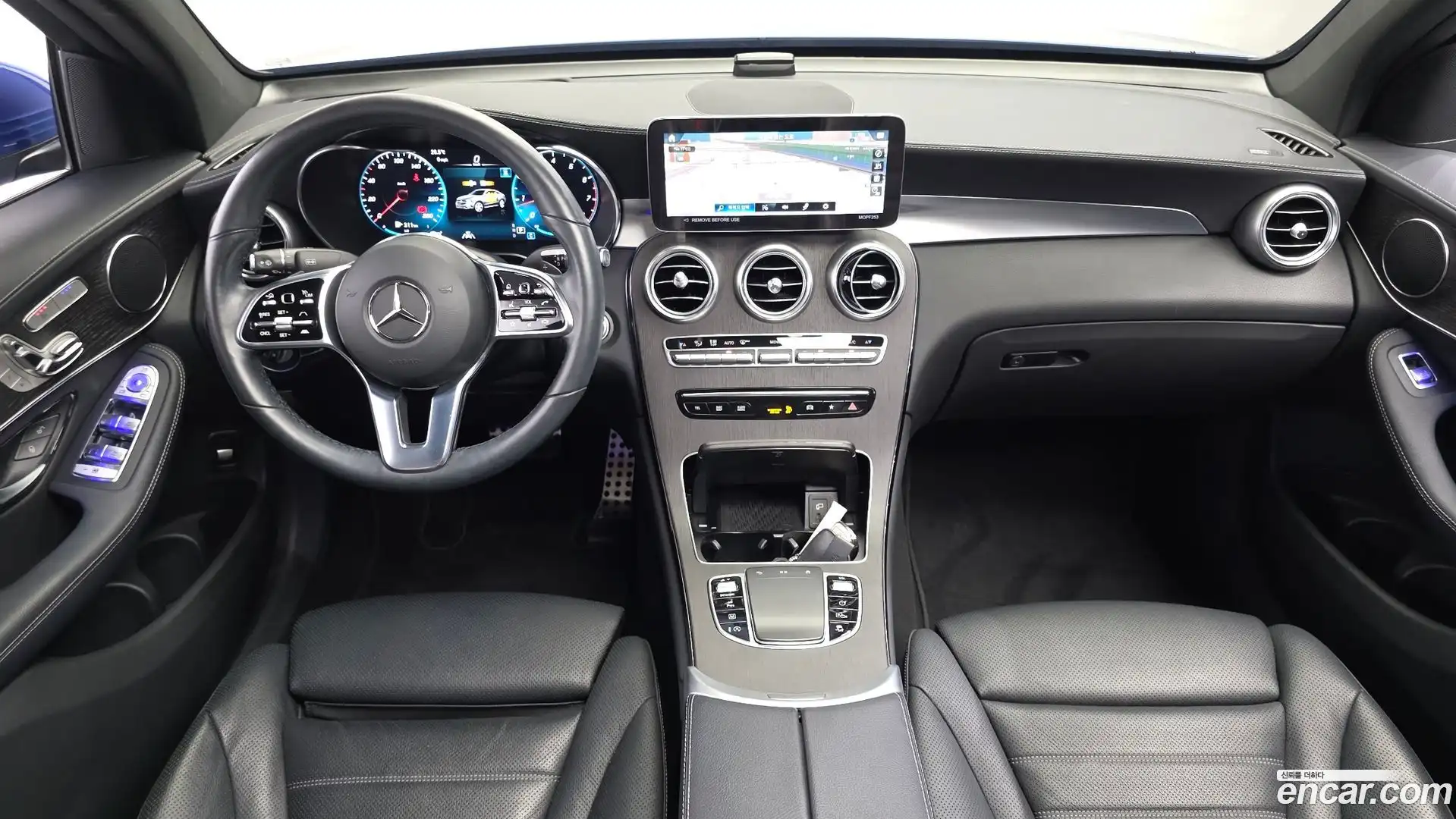 GLC-Class Mercedes-Benz 2023.1-INNER-007