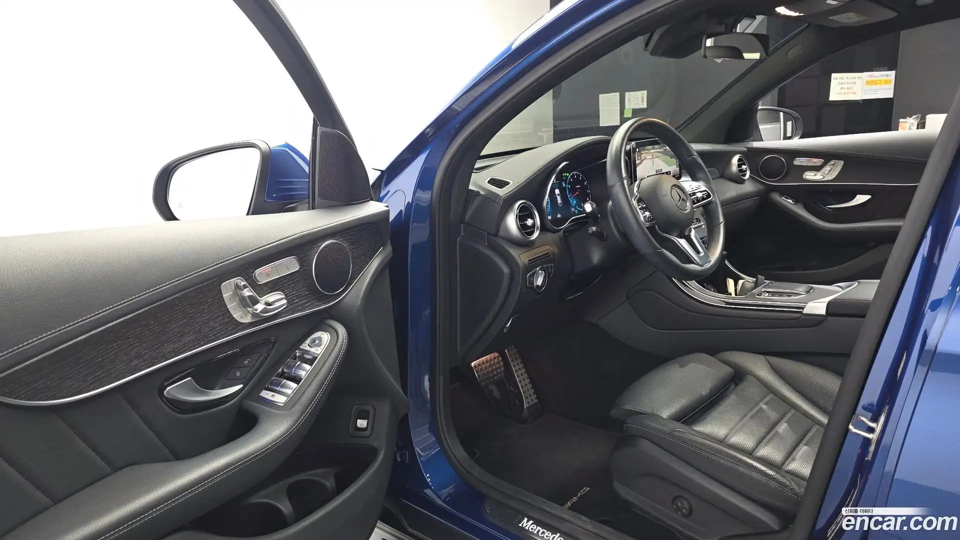 GLC-Class Mercedes-Benz 2023.1-INNER-010