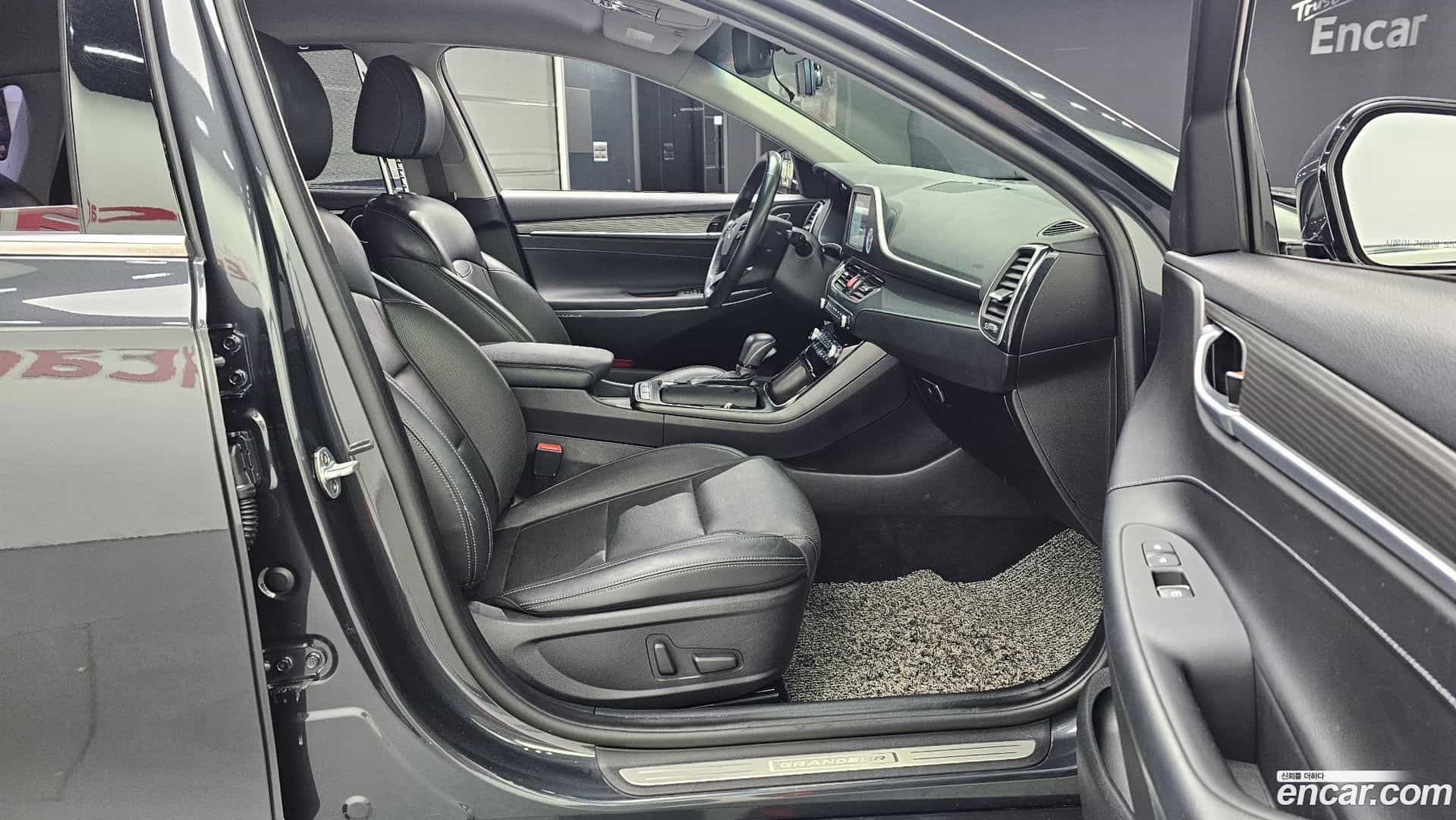 Grandeur Hyundai 2017.0-OPTION-015