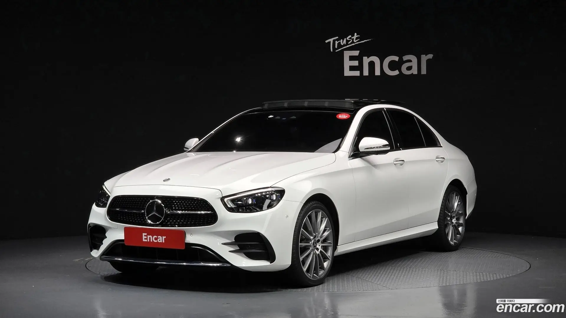 Main__Slider__Photo:E-Class Mercedes-Benz 2022.1-0