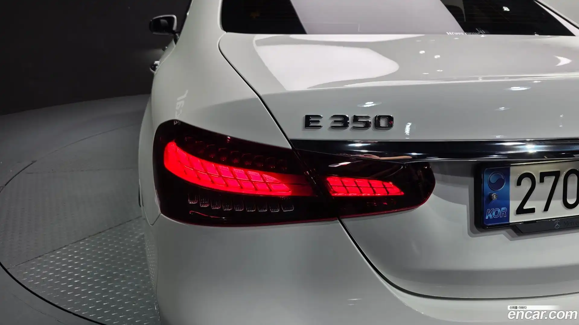 E-Class Mercedes-Benz 2022.1-OUTER-033