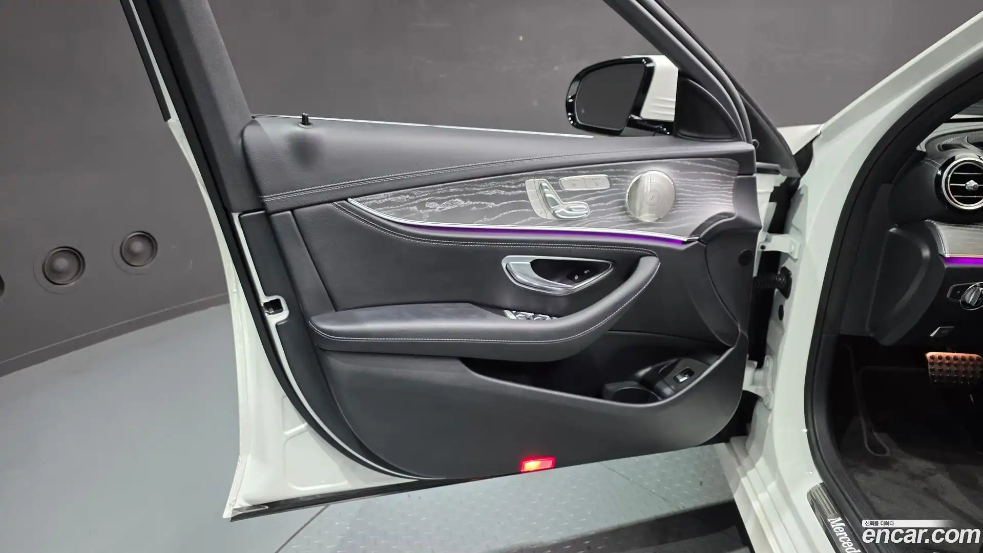E-Class Mercedes-Benz 2022.1-INNER-034