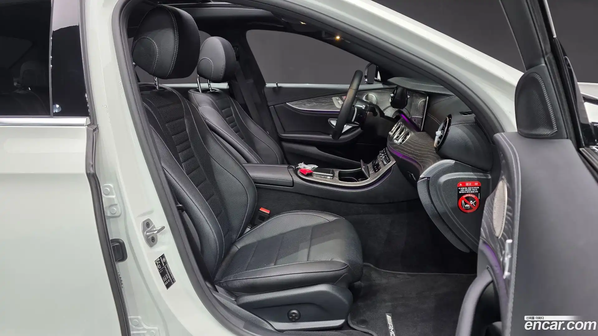 E-Class Mercedes-Benz 2022.1-INNER-036