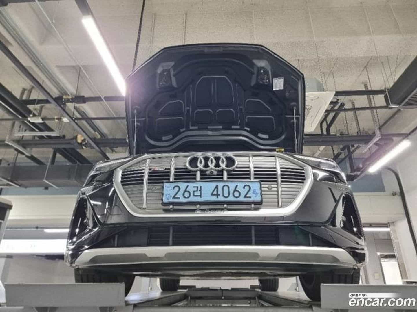 e-tron Audi 2021.11-OUTER-001